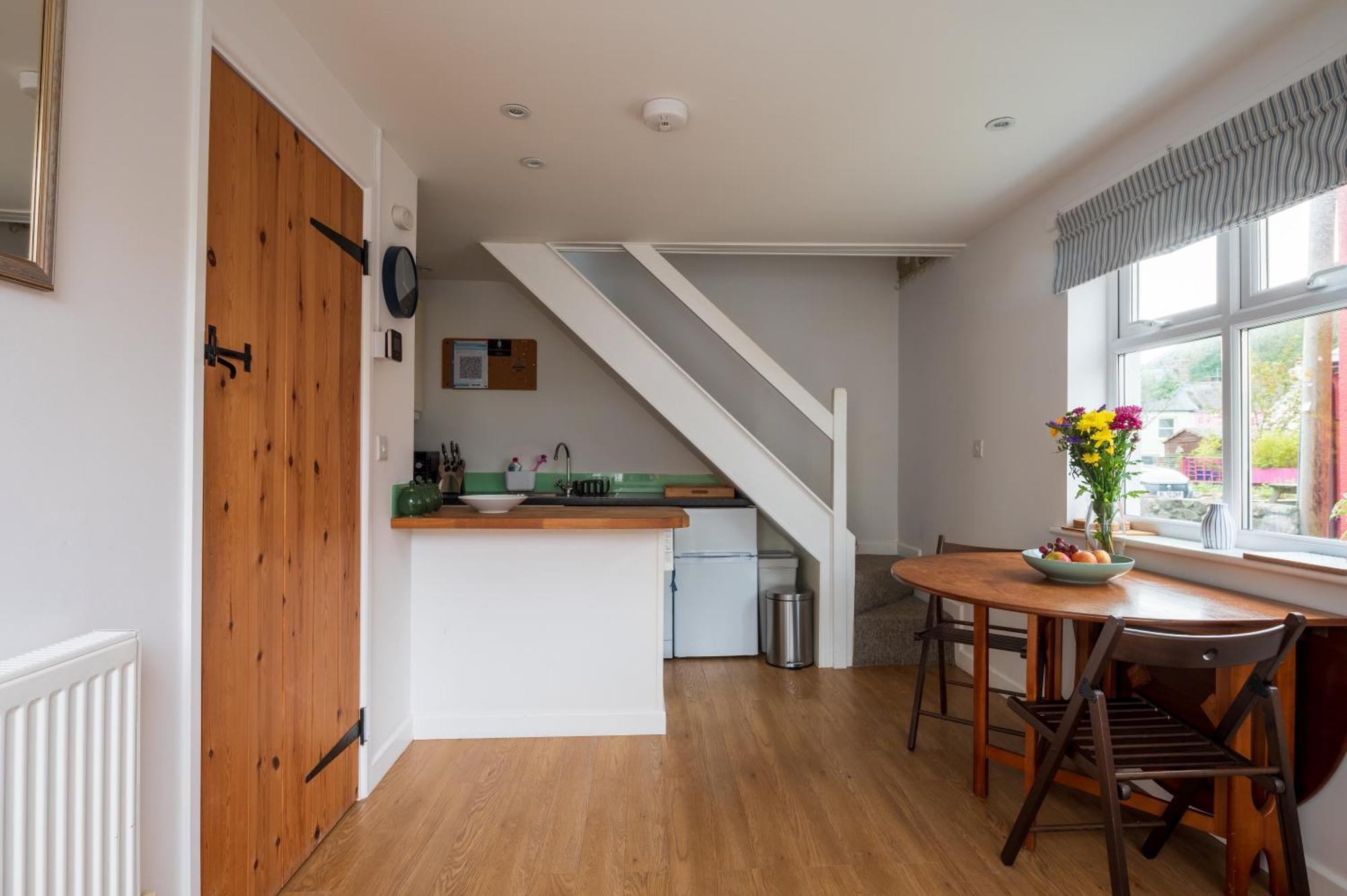 Riverside Bothy In Heart Of Scenic Harbour Village Solva Exterior photo